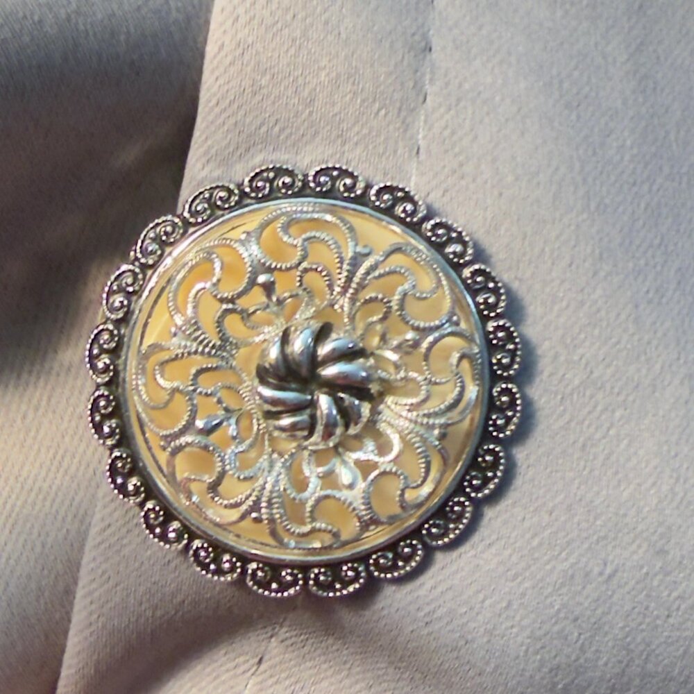 Scarf Clip W Germany Filigree Lucite Round Vintage Silver Tone 1.5” - Picture 6 of 9